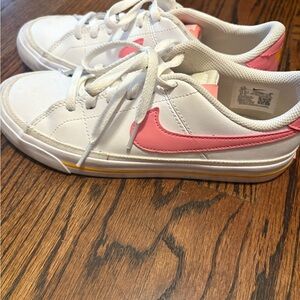 Youth 4.5 girls Nike with pink swoosh and yellow stripe. Very good condition